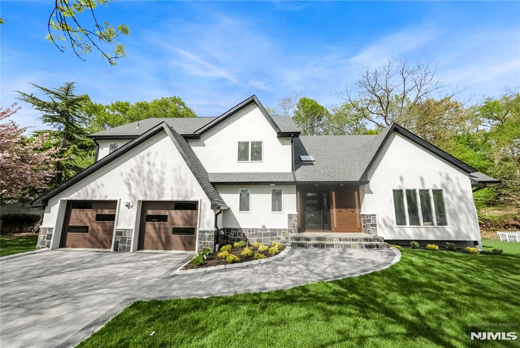 Property for Sale at 590 Grist Trail, Paramus, New Jersey - Bedrooms: 4 
Bathrooms: 4 
Rooms: 9  - $1,599,900