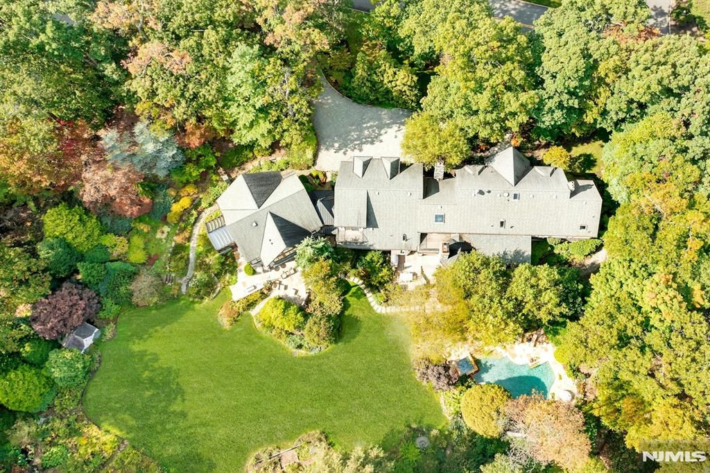 Photo of 307 Freemans Lane, Franklin Lakes, NJ 07417 (MLS # 25044083)