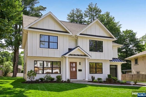 Photo of 14 Maplewood DR, Livingston, NJ 07039 (MLS # 26035513)