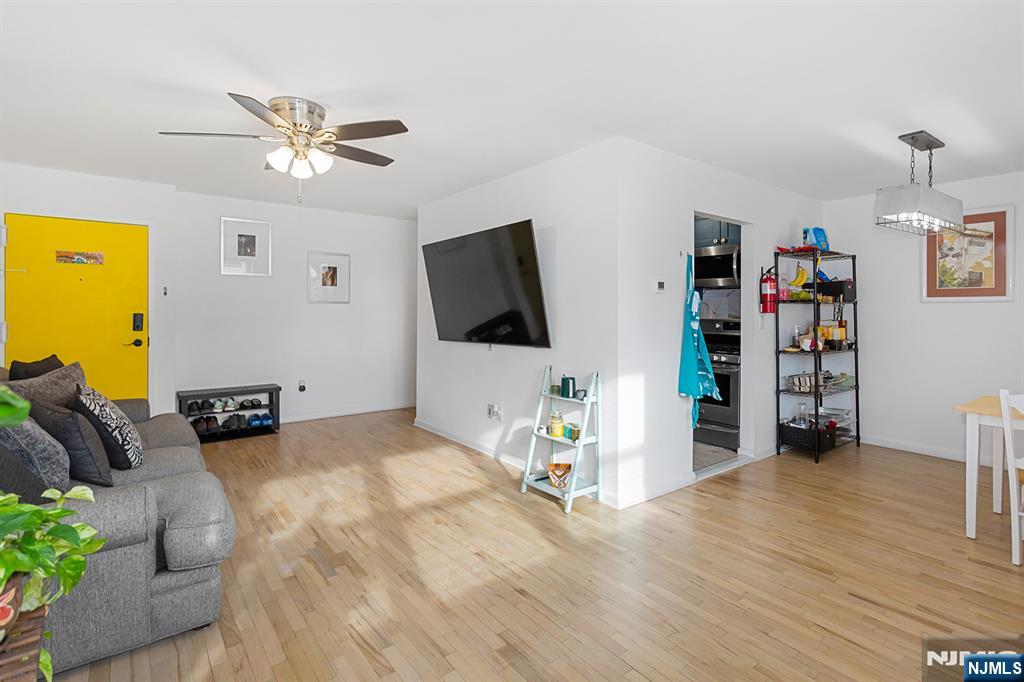 25 River Road B11