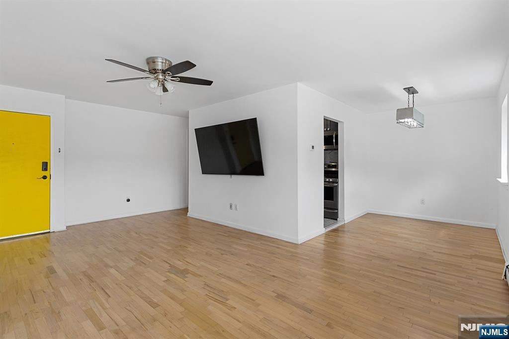 25 River Road B11