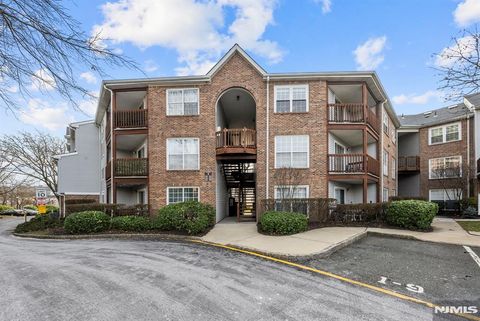 Photo of 152 Lynette Dr, Fort Lee, NJ 07024 (MLS # 26006681)