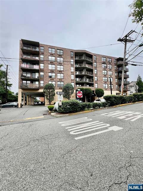 Photo of 200 Division St #5J, Cliffside Park, NJ 07010 (MLS # 26028996)