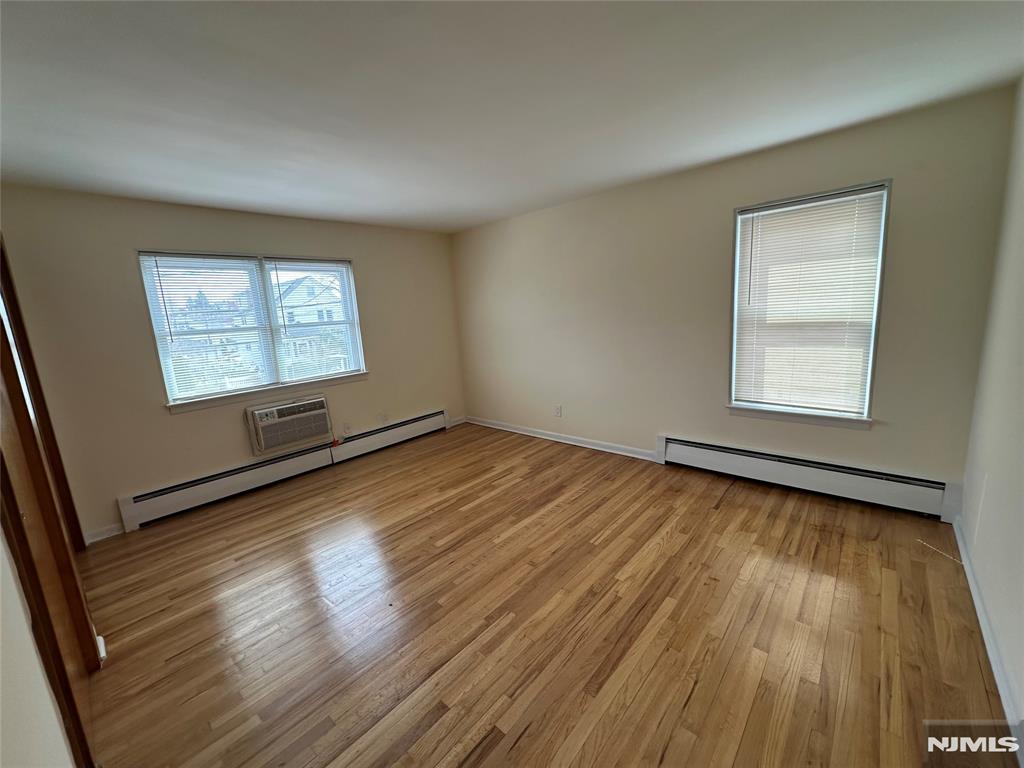 Wood Ridge, New Jersey 07075, United States, 1 Bedroom Bedrooms, ,1 BathroomBathrooms,Residential,Active,98261