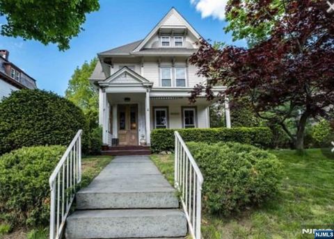 Photo of 154 Clinton Pl #2, Hackensack, NJ 07601 (MLS # 26003284)