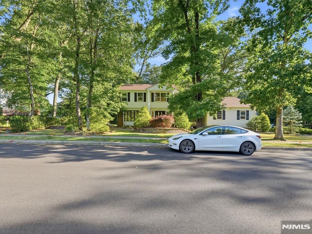 Photo of 862 Battel Place, Oradell, NJ 07649 (MLS # 26022968)