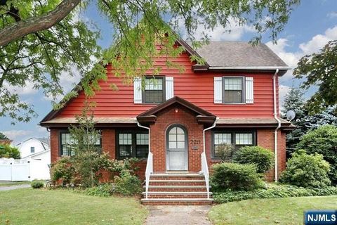 Photo of 220 Raymond St, Hasbrouck Heights, NJ 07604 (MLS # 26006483)