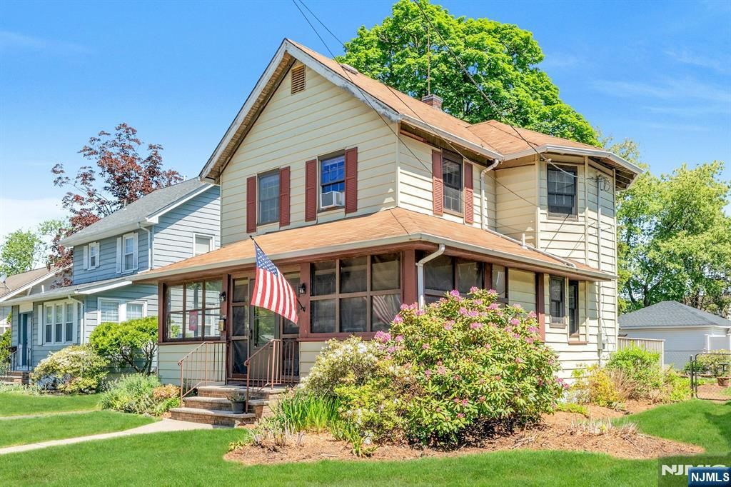 Photo of 52 Terrace Avenue, Rochelle Park, NJ 07662 (MLS # 26017373)