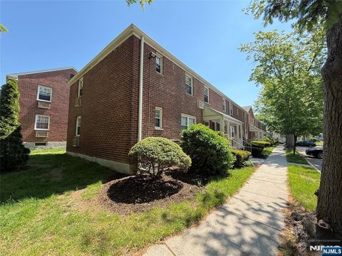 Photo of 20 Clark Ct, Rutherford, NJ 07070 (MLS # 26016216)