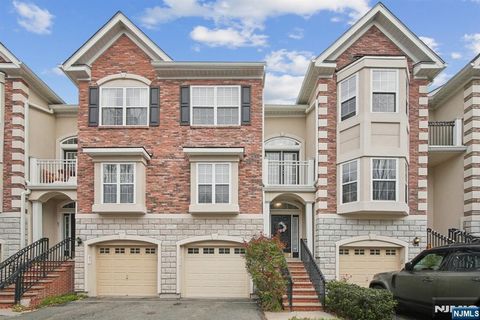 Photo of 86 Osprey Court, Secaucus, NJ 07094 (MLS # 25038363)