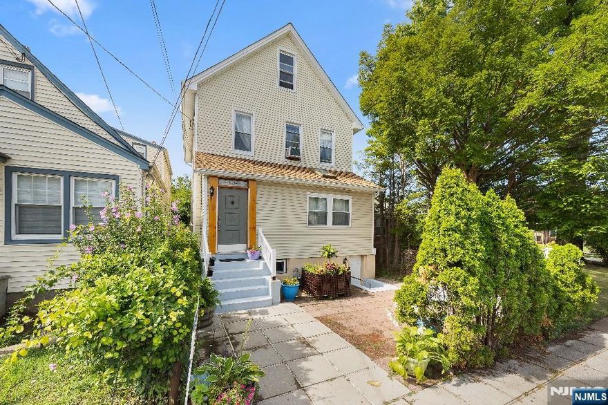 Apartment 1 (approx. 1000 sq ft) Apartment 2 (approx. 1500 sq ft) is a spacious duplex-style unit. Deck (approx. 300 sq ft) yard (approx. 500 sq ft), (approx. 1000 sq ft) unfinished basement, Separate gas and electric meters for each unit. Recent upgrades roof, gutters, and French drains, new gas furnaces, a new water heater, and new washer/dryer appliances