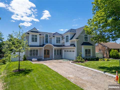 Photo of 92 Oliver Road, Paramus, NJ 07652 (MLS # 26022712)