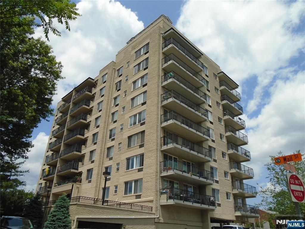 Photo of 1 Wall Street #8-C, Fort Lee, NJ 07024 (MLS # 25018691)