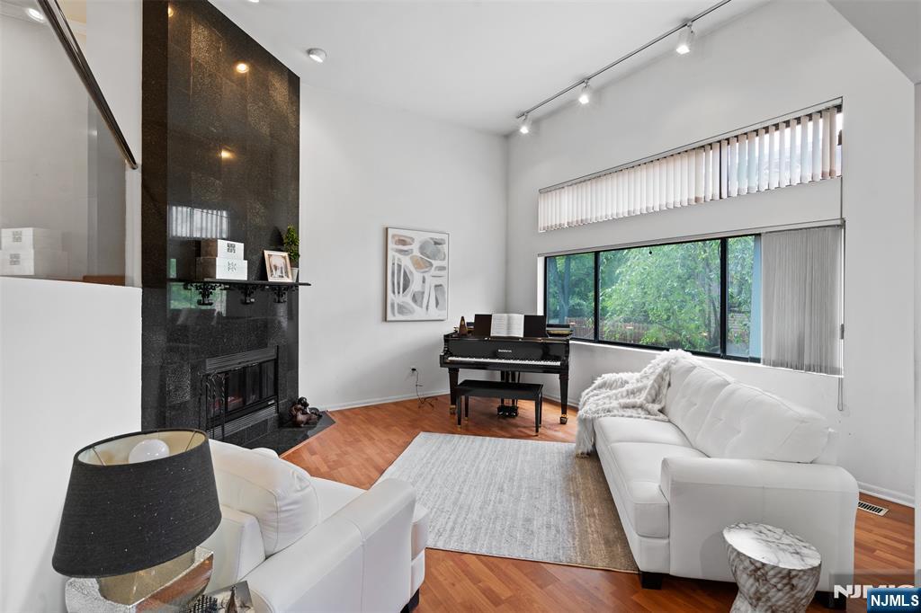 42 Lexington Court 42C
