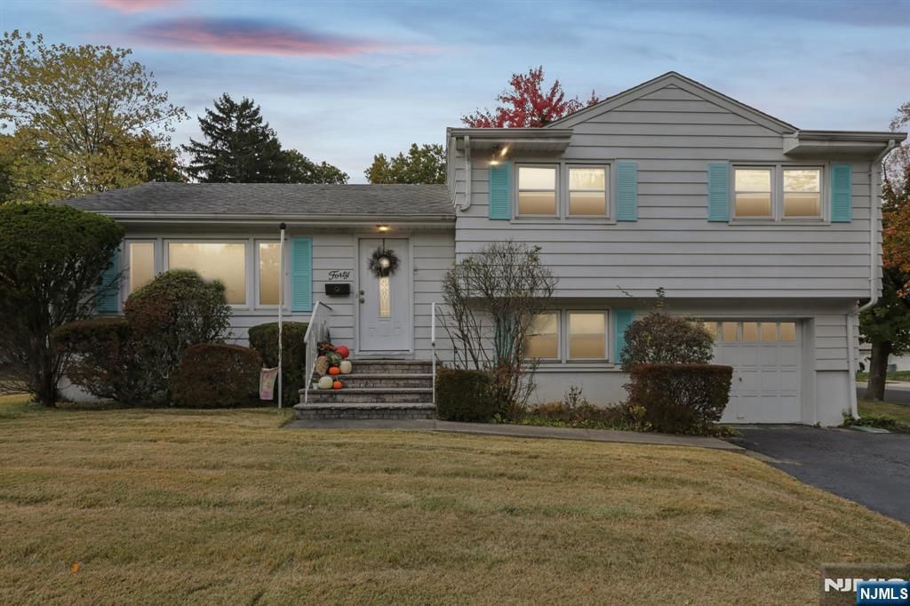 Photo of 40 Haines Avenue, Emerson, NJ 07630 (MLS # 25039000)