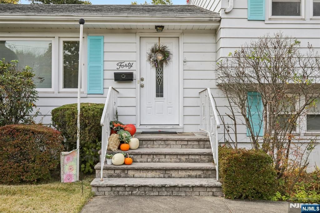 Photo of 40 Haines Avenue, Emerson, NJ 07630 (MLS # 25039000)