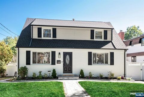Photo of 631 Grant Terrace, Teaneck, NJ 07666 (MLS # 25034801)