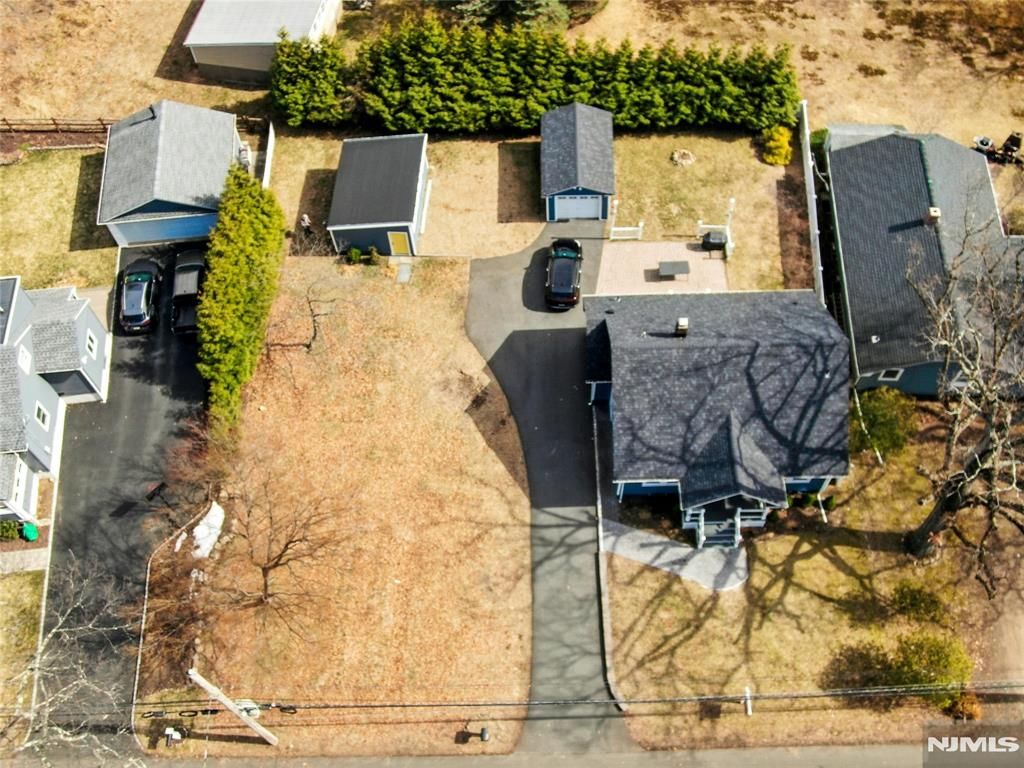 Photo of 8 Edgewood Avenue, Wyckoff, NJ 07481 (MLS # 26007112)