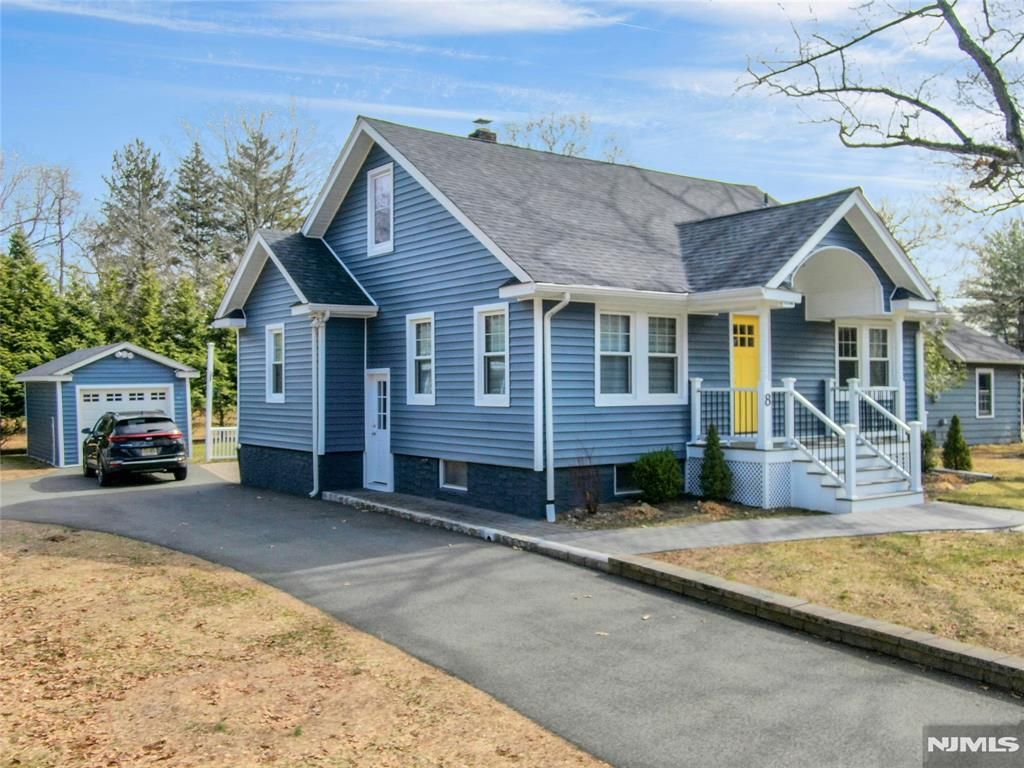 Photo of 8 Edgewood Avenue, Wyckoff, NJ 07481 (MLS # 26007112)