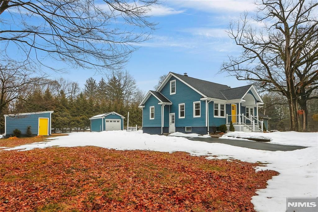 Photo of 8 Edgewood Avenue, Wyckoff, NJ 07481 (MLS # 26007112)