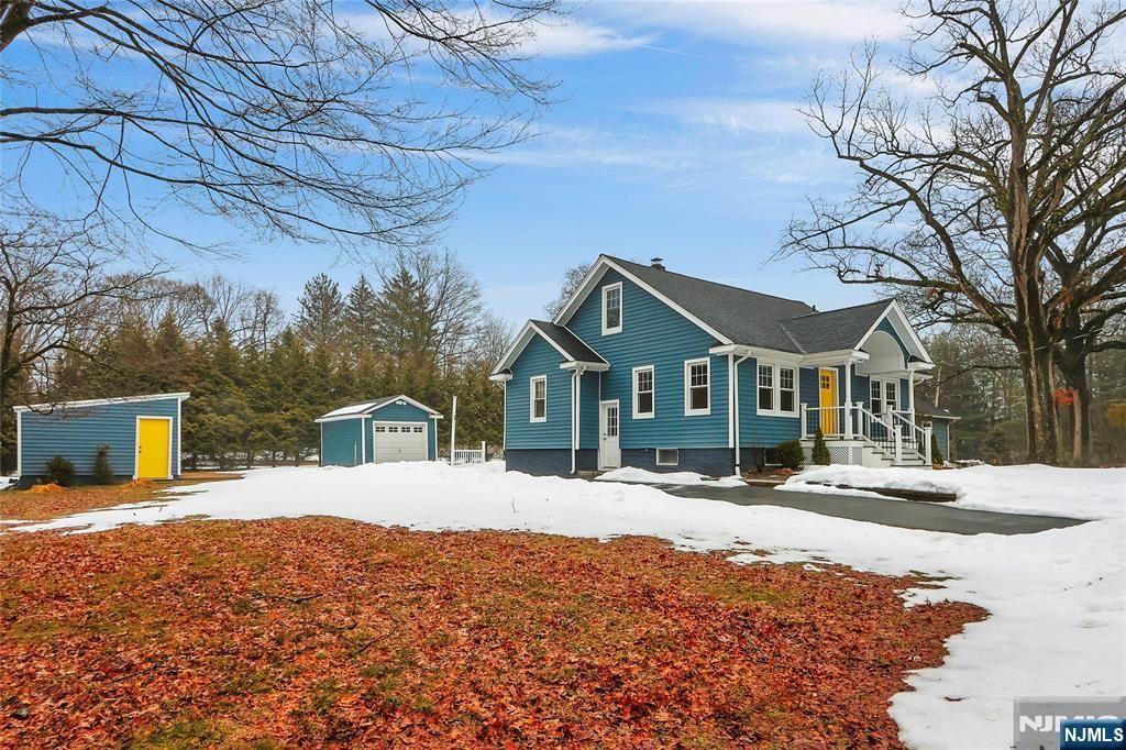 Photo of 8 Edgewood Avenue, Wyckoff, NJ 07481 (MLS # 26007112)