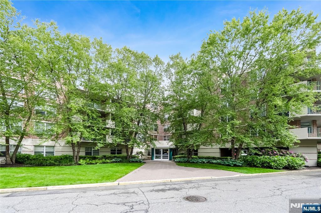 Property for Sale at 100 Grand Cove Way 2D, Edgewater, New Jersey - Bedrooms: 2 
Bathrooms: 2  - $649,000