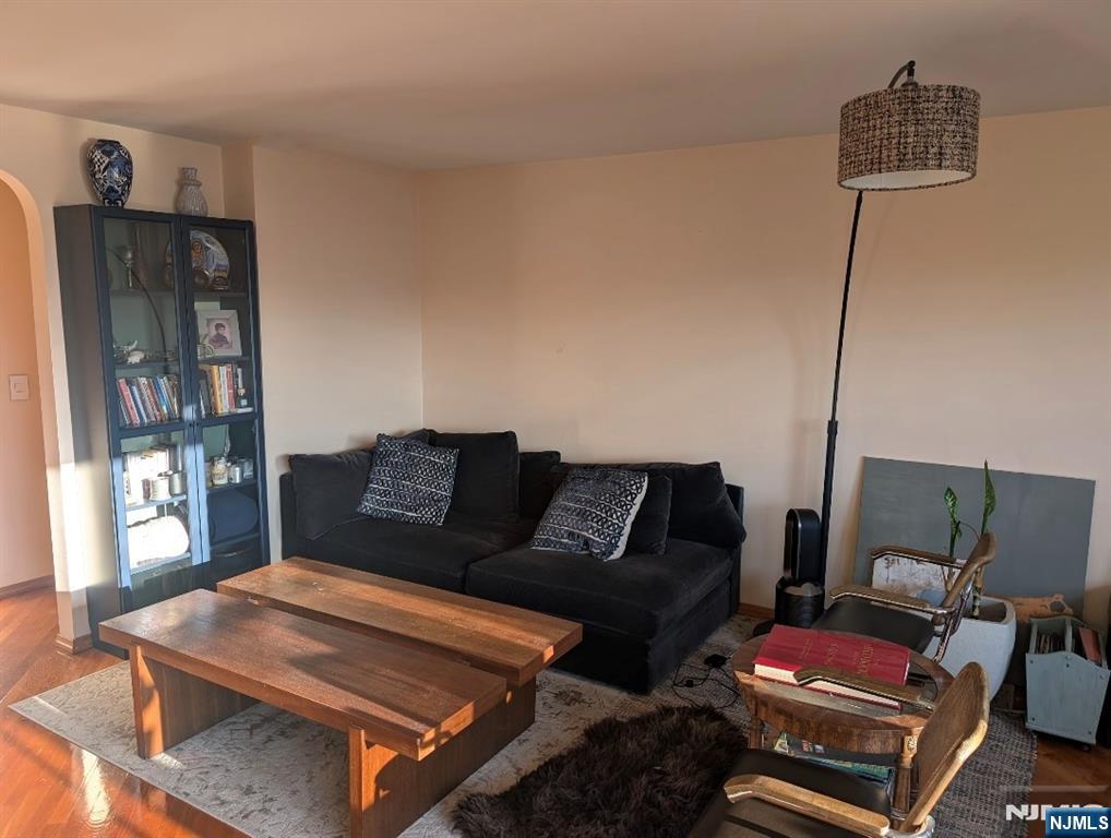 2352 Linwood Avenue 7G