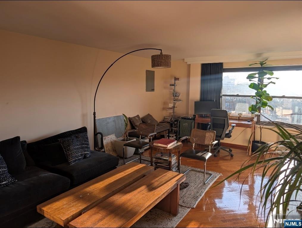 2352 Linwood Avenue 7G