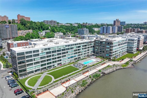 Photo of 9 Somerset Ln #202, Edgewater, NJ 07020 (MLS # 26026200)