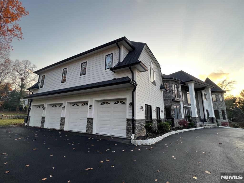707 Black Hawk Lane