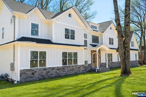 Photo of 263 Arbor Road, Franklin Lakes, NJ 07417 (MLS # 25024429)