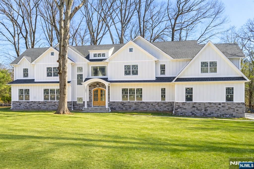 Photo of 263 Arbor Road, Franklin Lakes, NJ 07417 (MLS # 25024429)