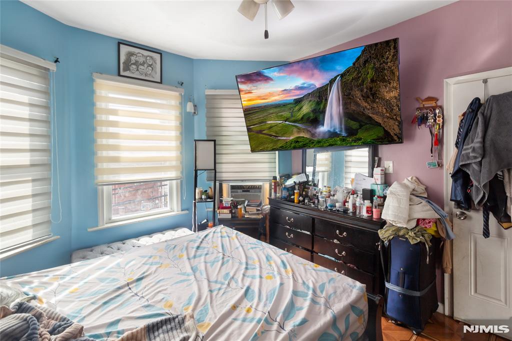128-130 Redwood Avenue