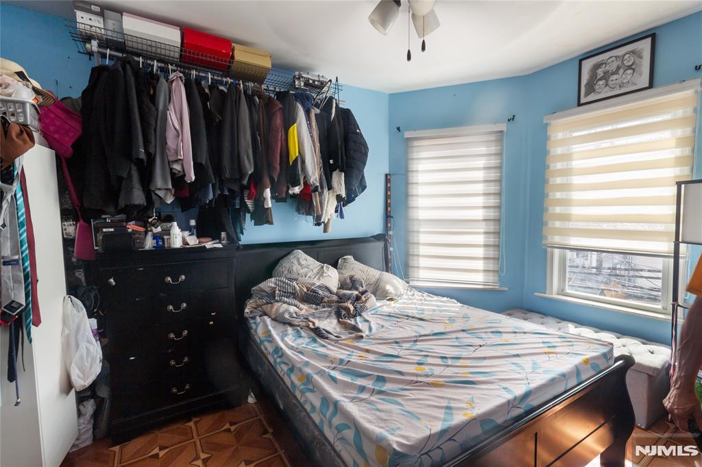 128-130 Redwood Avenue