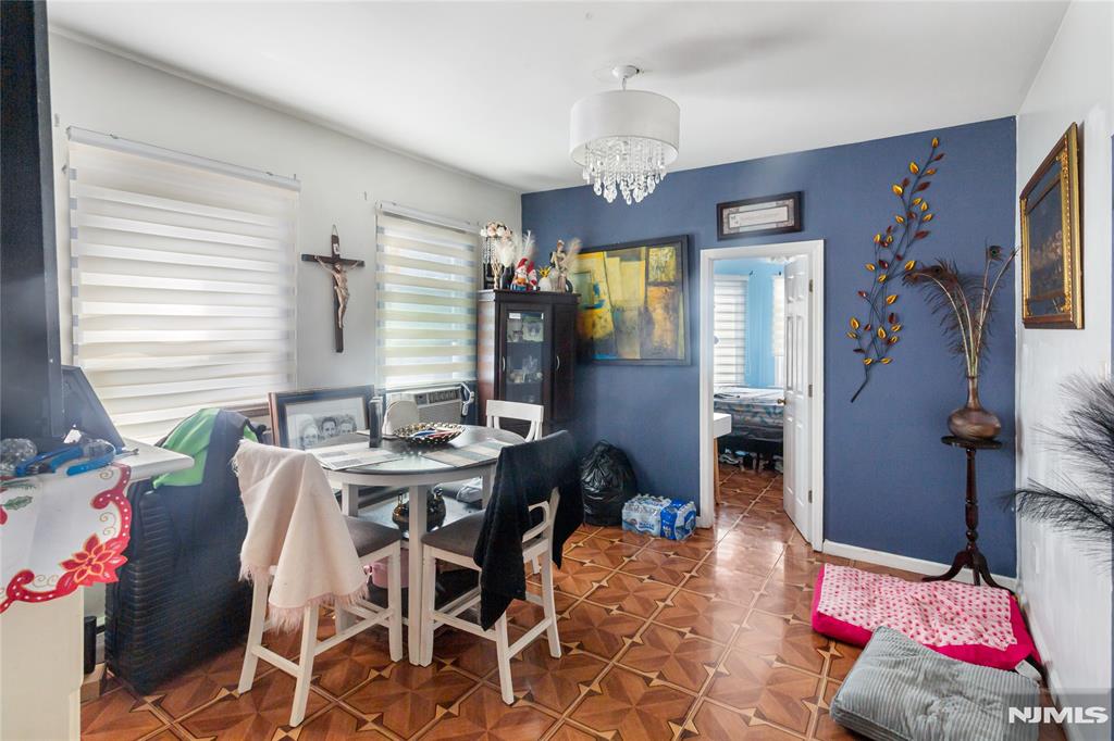 128-130 Redwood Avenue
