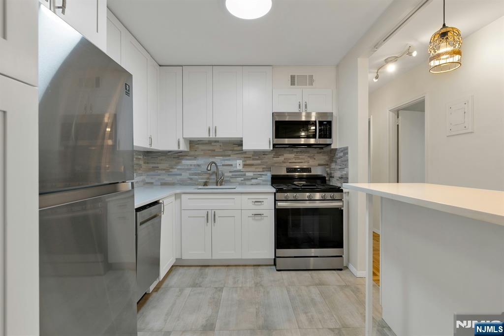 2000 Linwood Avenue #18M