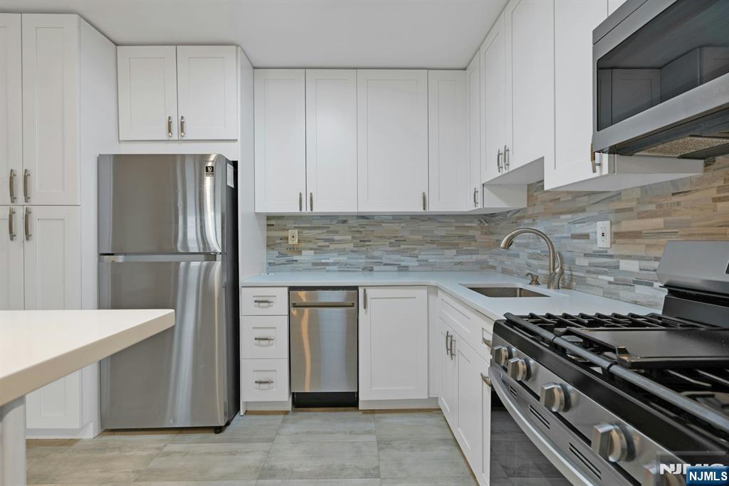 2000 Linwood Avenue #18M