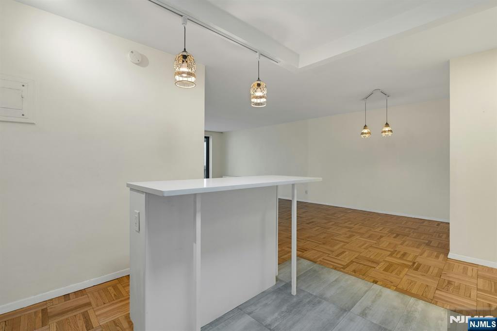 2000 Linwood Avenue #18M