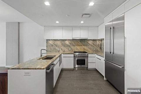 Photo of 320 Adolphus Ave #404, Cliffside Park, NJ 07010 (MLS # 26009298)