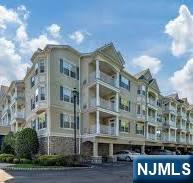 175 Rochelle Avenue 323