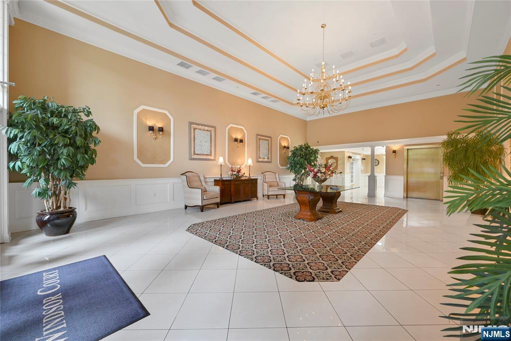 175 Rochelle Avenue 323