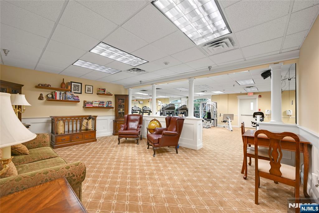 175 Rochelle Avenue 323