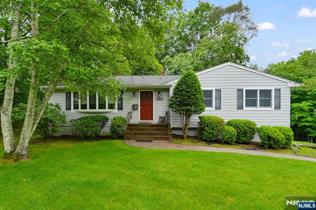 Property for Sale at 189 Alberon Drive, Park Ridge, New Jersey - Bedrooms: 3 
Bathrooms: 2 
Rooms: 6  - $679,000