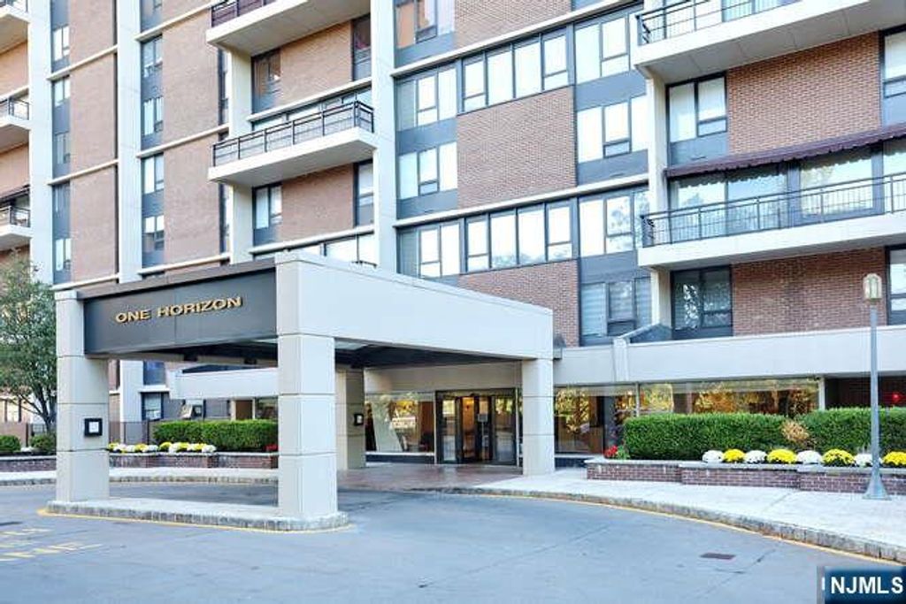 Photo of 1 Horizon Road #1426, Fort Lee, NJ 07024 (MLS # 25035745)