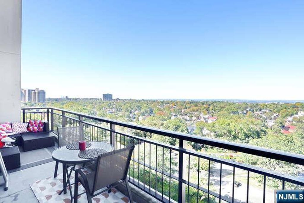 Photo of 1 Horizon Road #1426, Fort Lee, NJ 07024 (MLS # 25035745)