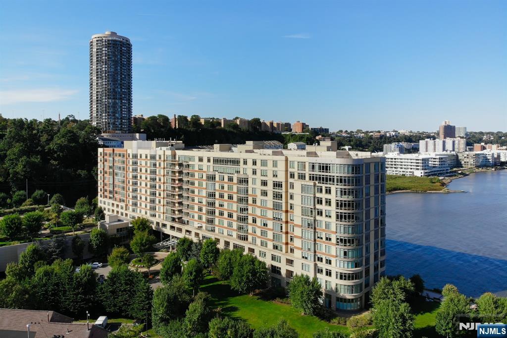 8100 River Road 915