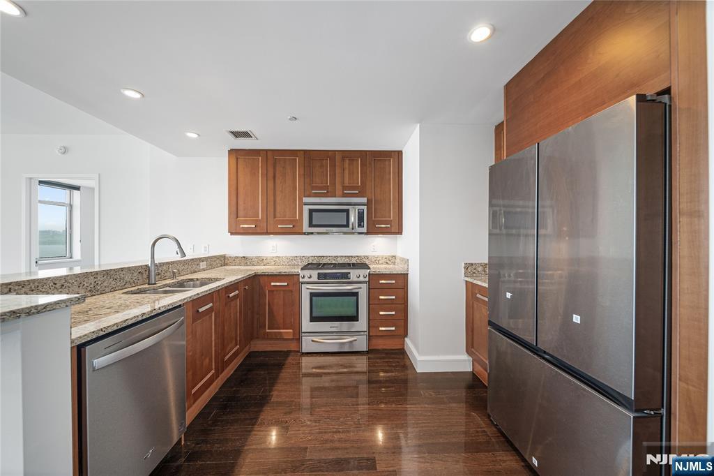 8100 River Road 915