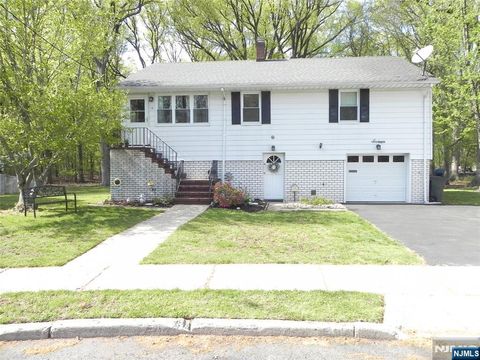 16 Seiler Court Little Ferry NJ 07643