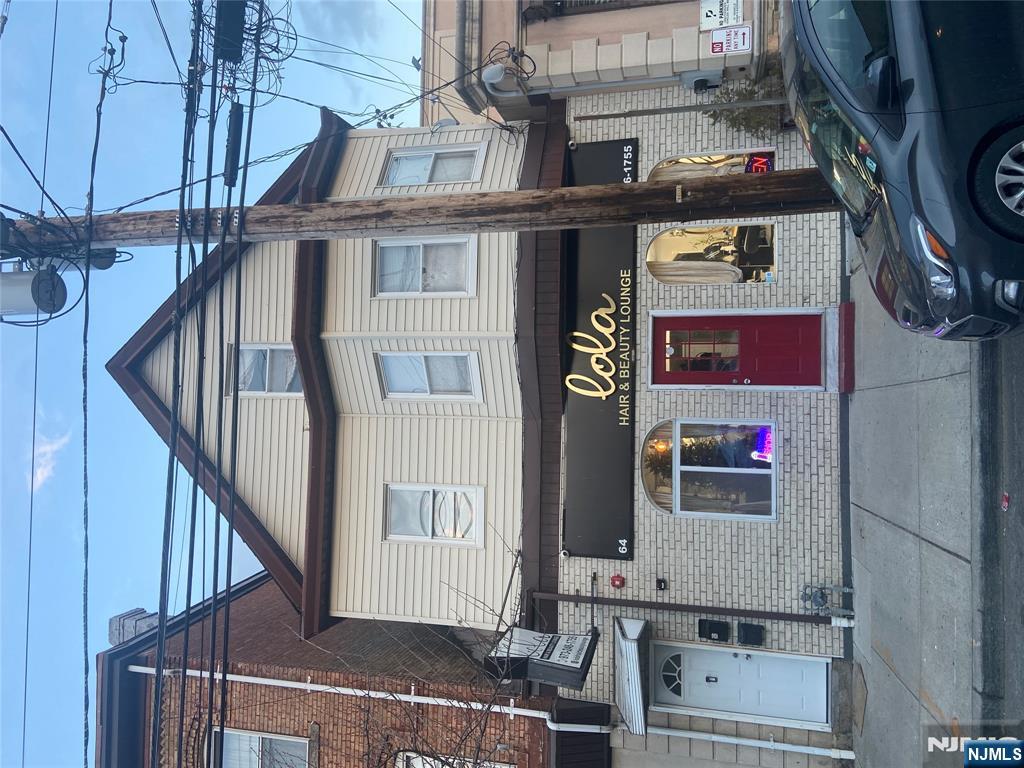 64 Palisade Ave 1, Garfield, New Jersey - 2 Bathrooms  
5 Rooms - 