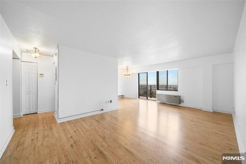 233 12th Street Unit 5E, Palisades Park, NJ 07650 - MLS#: 25012909